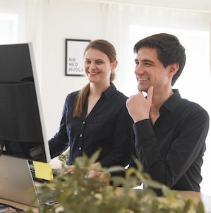 Dominik and Mareike Burgdörfer working together on a laptop.